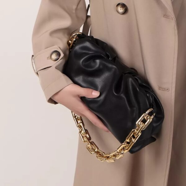 👜 Trendy handbag