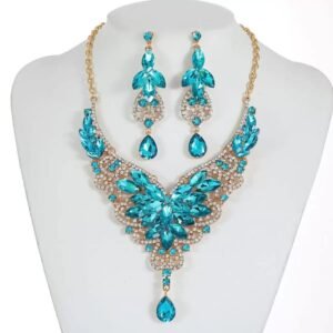 🎀 Stylish Diamond Cut Necklace Set with Matching Earrings 💖